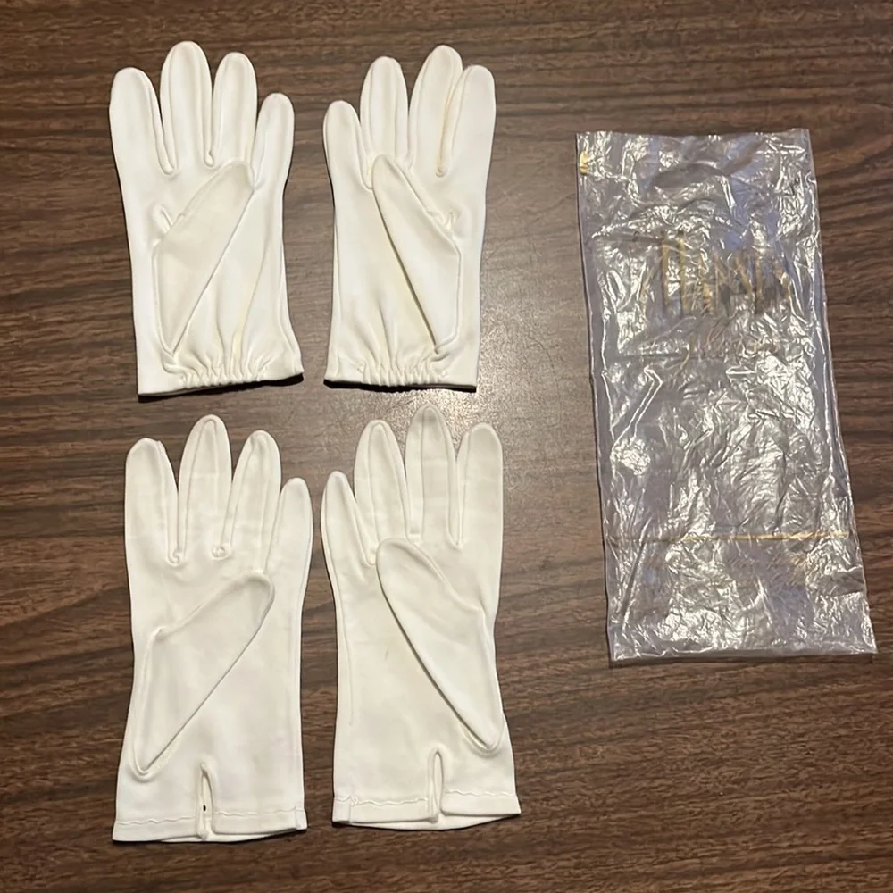VINTAGE White Gloves Size 7 Two Pairs